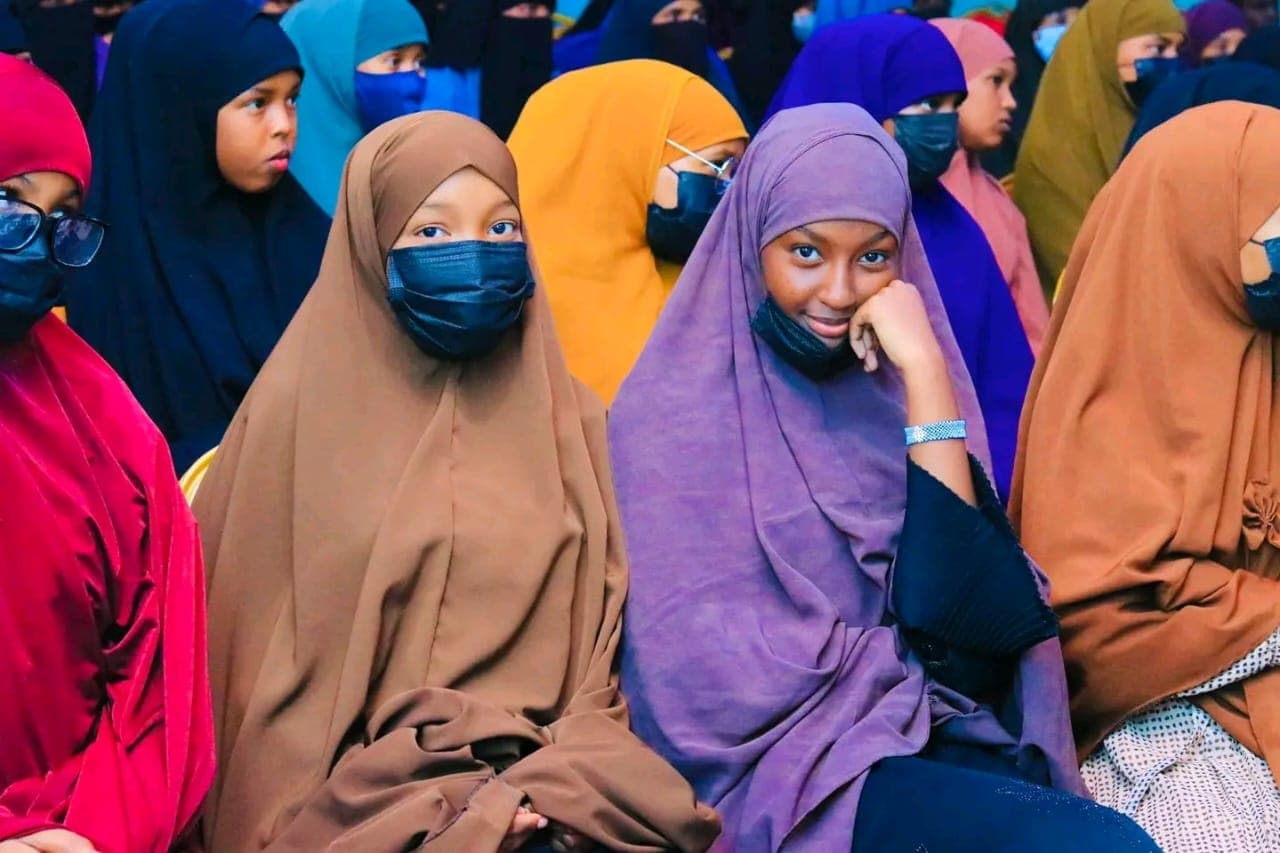 Midnimo College Students