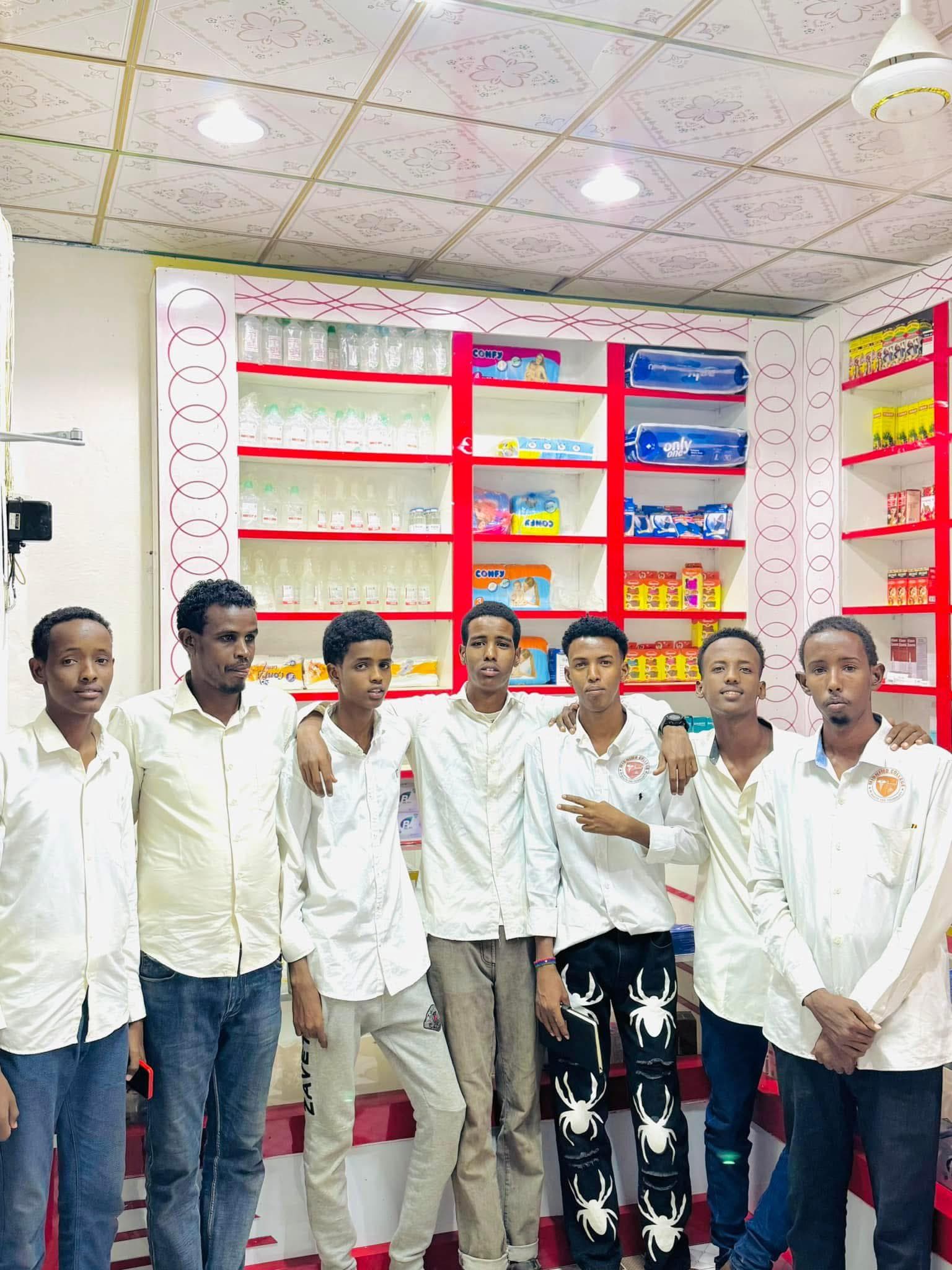 Midnimo College Students